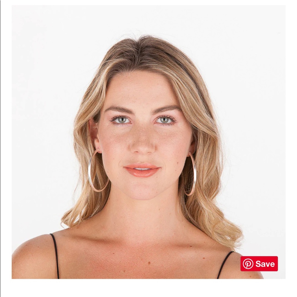 Sheila fajl gold hoops